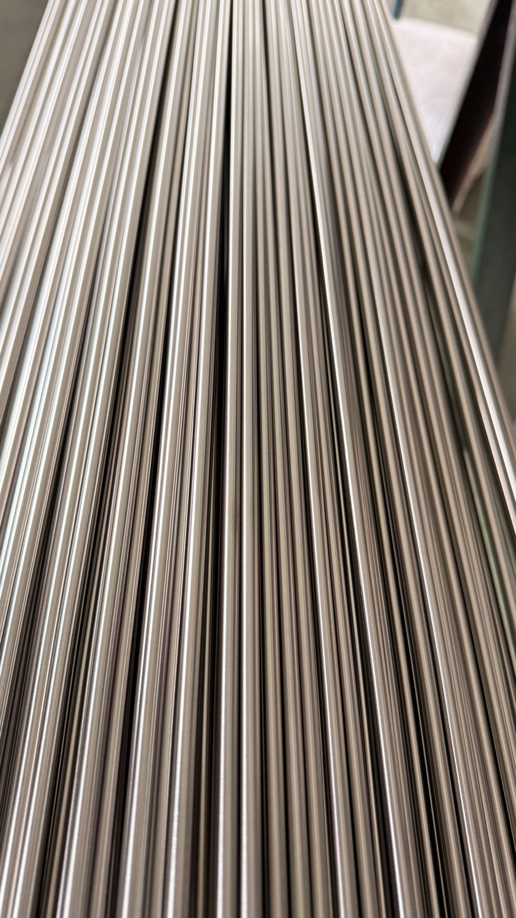 Polished seamless stainless steel tubes